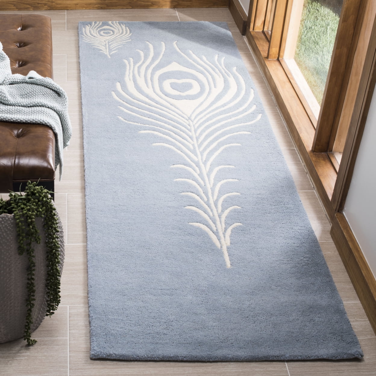 SAFAVIEH Soho Jarvis Peacock Feather Wool Runner Rug, Light Blue/Ivory, 2'6" x 8'