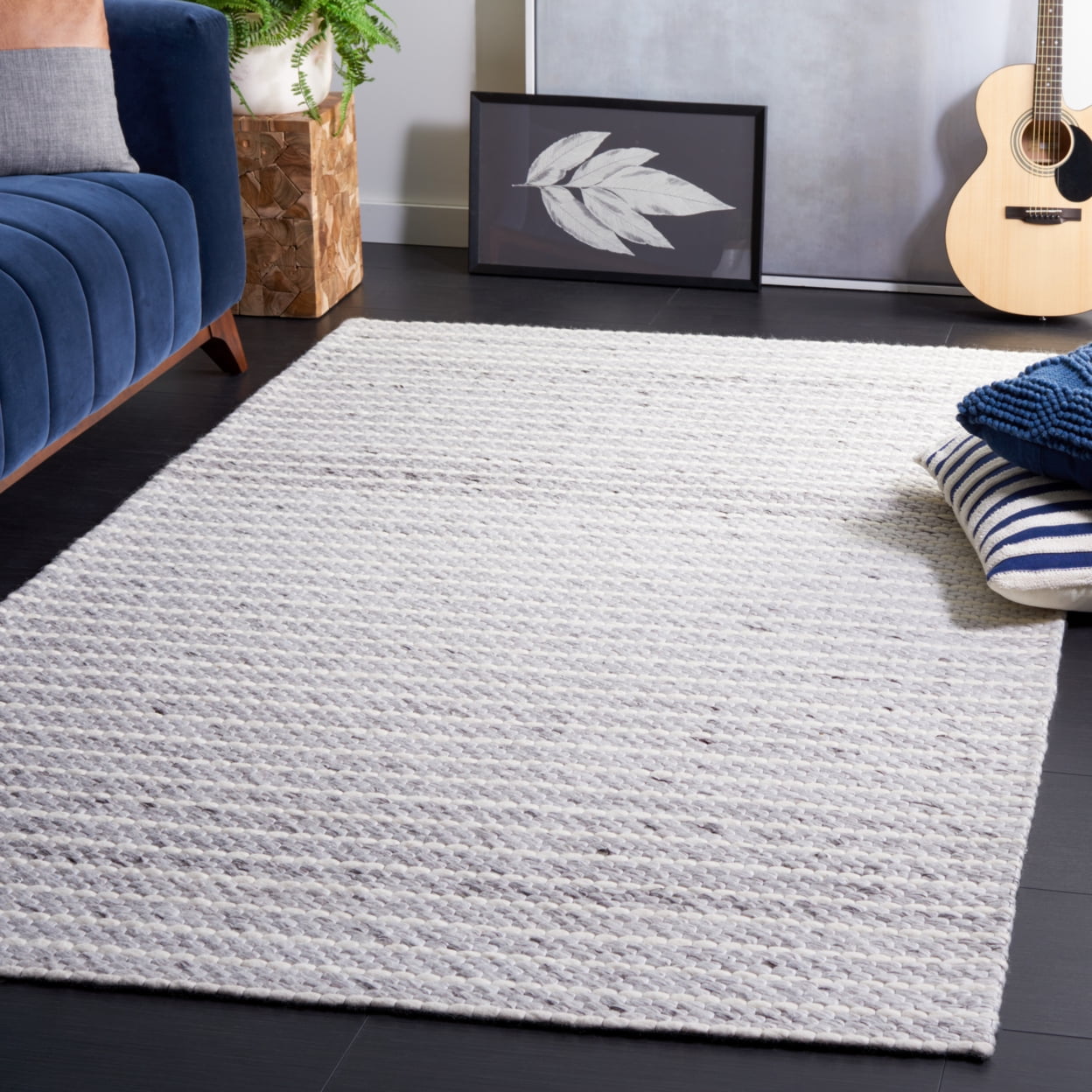 SAFAVIEH Marbella Cassandra Distressed Area Rug, Light Grey/Ivory, 6' x 9'
