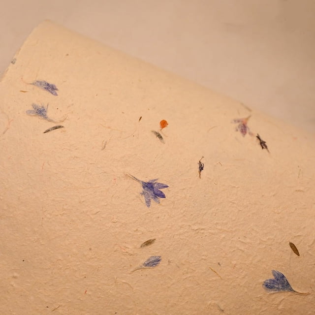 Nvzi flowers, gifts, gift box packaging paper, handmade natural plant petal paper, (purple petals)