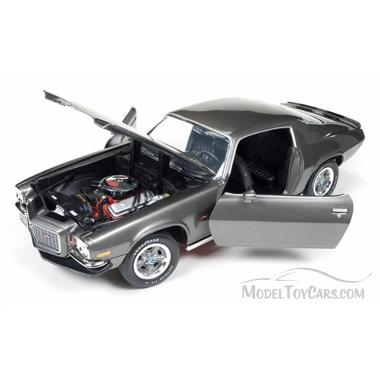 1970 Chevy Camaro Z28, Gray - Auto World ERTL - 1/18 scale 1970 Chevy Camaro Z28, Gray - Auto World ERTL - 1/18 scale