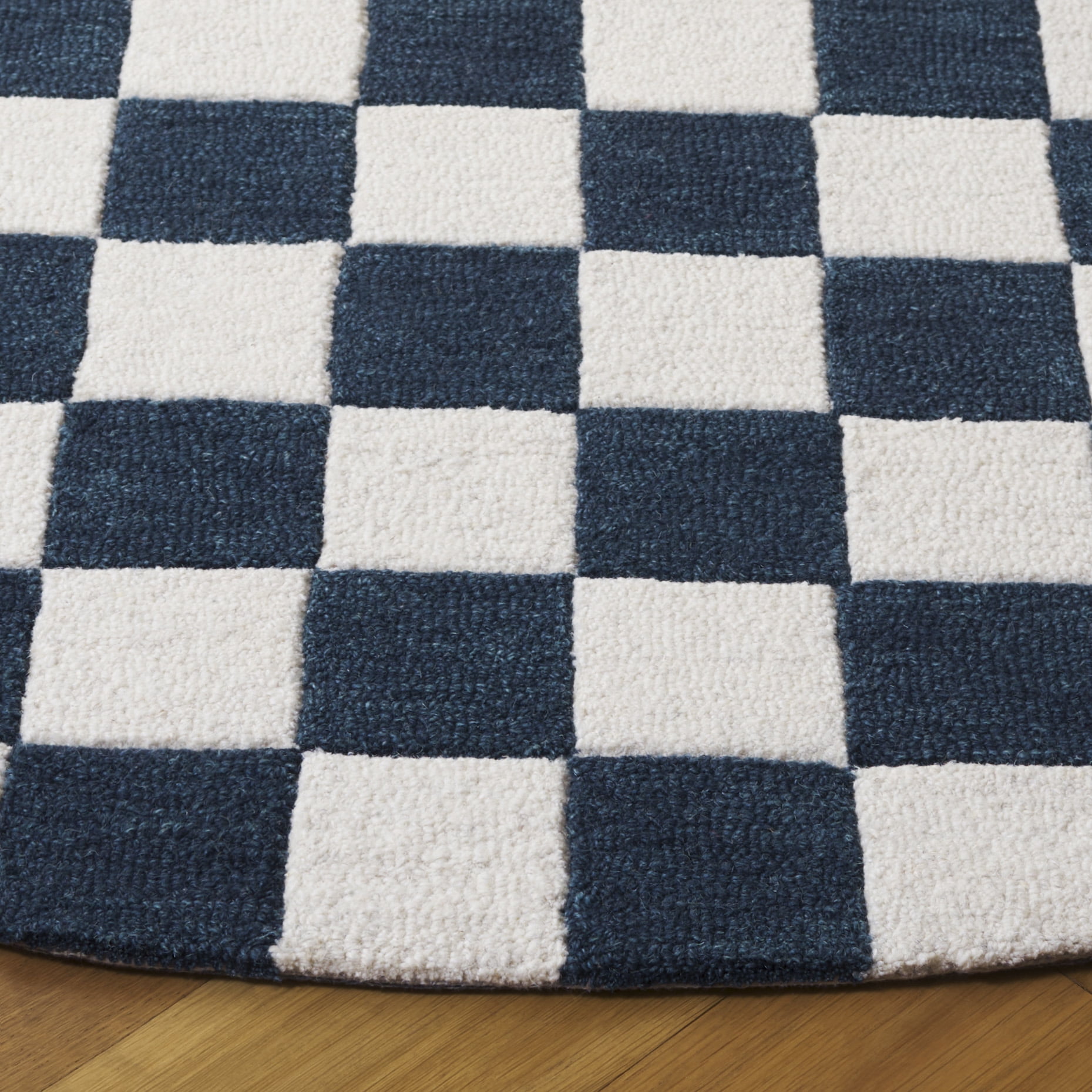 SAFAVIEH Ebony Camille Checkered Area Rug, Blue/Ivory, 6' x 6' Round