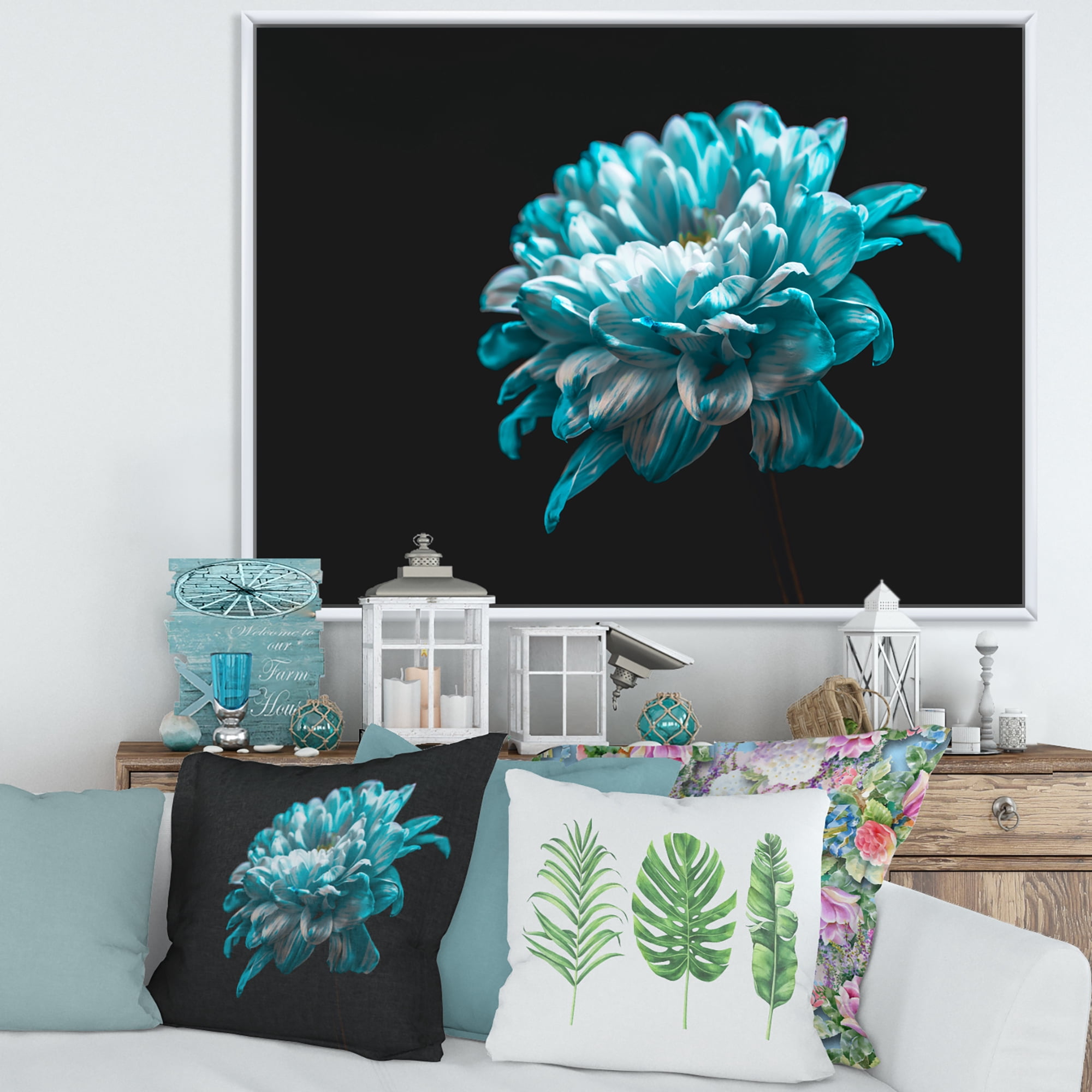 Designart 'Close Up Of White and Pure Blue Daisy Flower II' Traditional Framed Canvas Wall Art Print