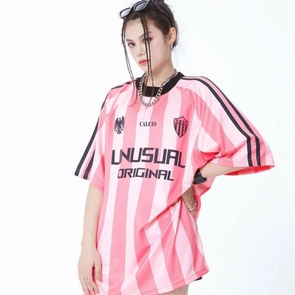 Yanluna T-shirt Rétro Américain Rouge Col en V Manches Courtes pour Femmes avec Imprimé d'Été Design Niche Haut Amincissant Paresseux et Ample