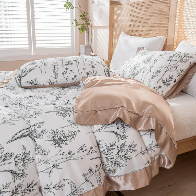 Silky Ruffle Blanket Comforter Set / White