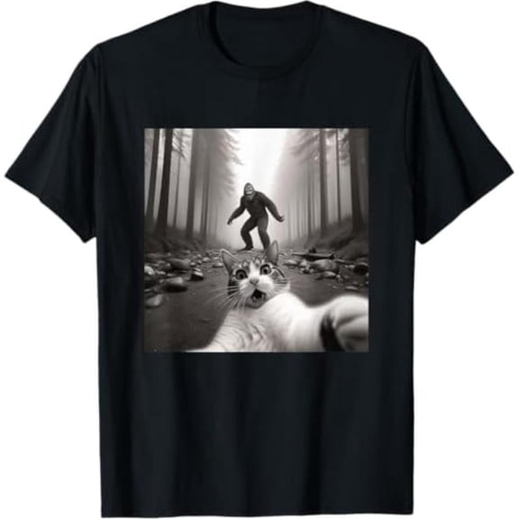 short sleeve shirt Funny Surprised Scared Cat Selfie With Sasquatsch Bigfoot T-Shirt
