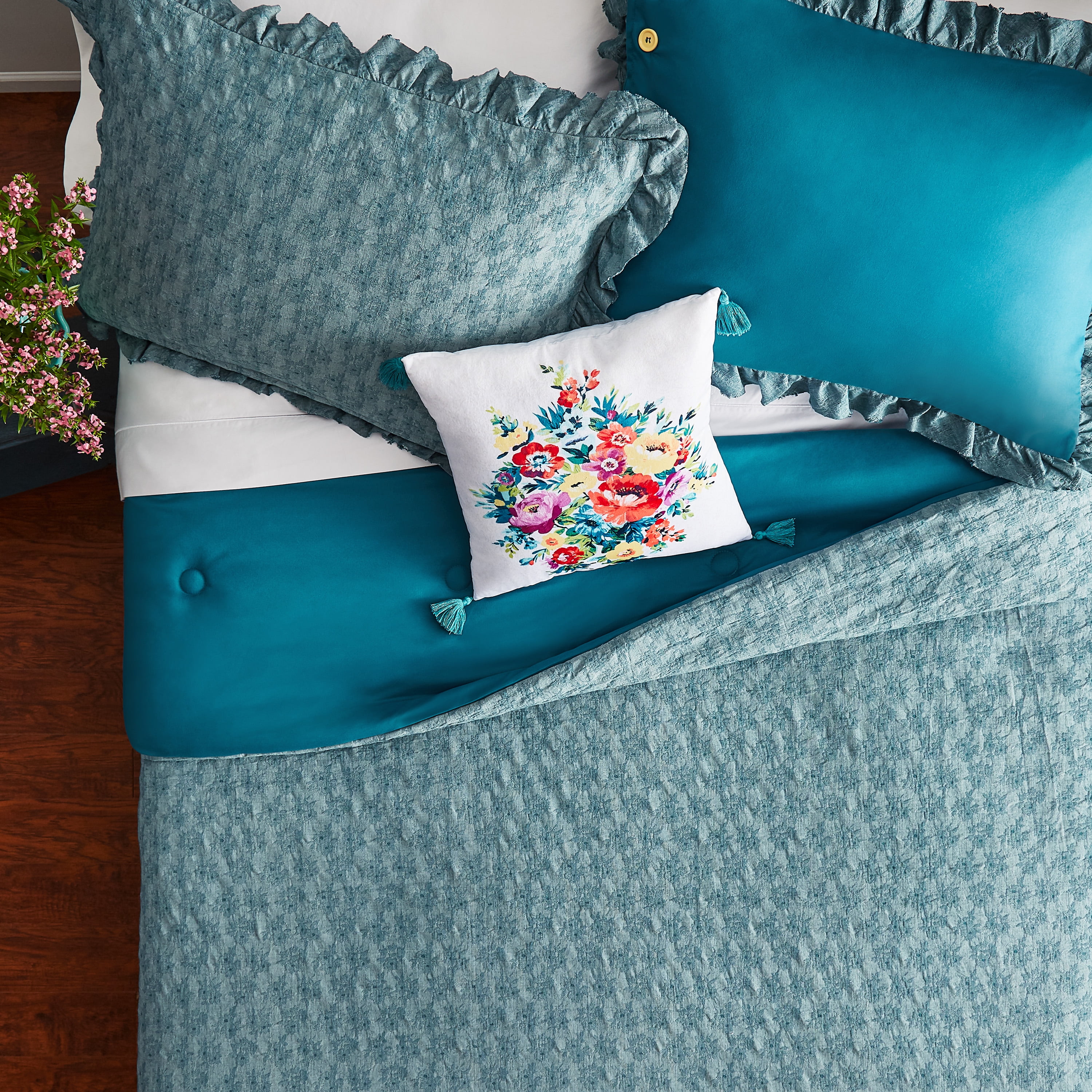 The Pioneer Woman Bedding at Walmart Where to Buy Ree Drummond s Bedding