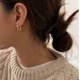 thumbnail image 4 of Pendientes ovalados en forma de U de estilo francés para mujer, diseño de nicho, estilo sencillo y frío, con hebilla para la oreja, pendientes elegantes retro de moda, 4 of 5