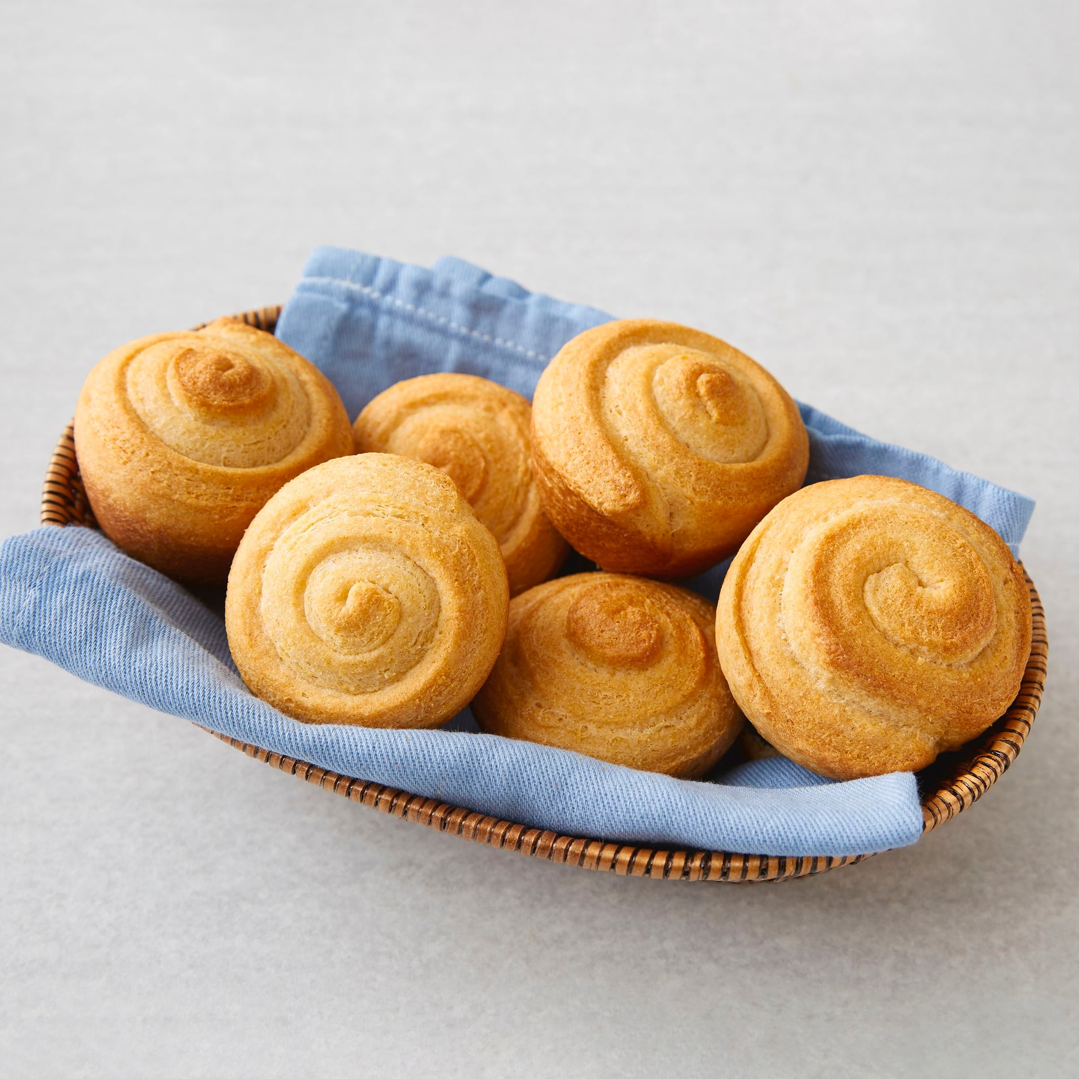 Pillsbury Cornbread Swirls, 6 Ct, Refrigerated Canned Dough, 11 oz