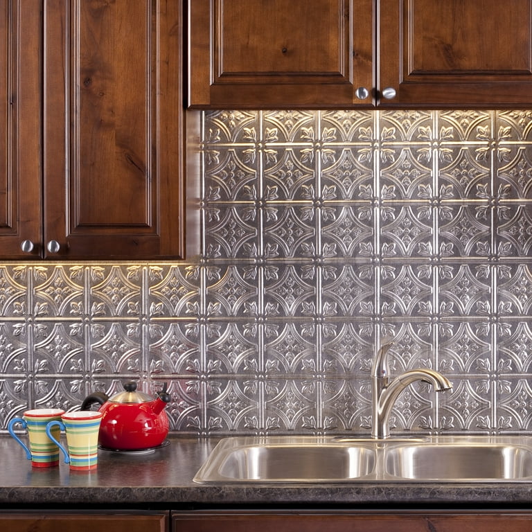 Fasade Traditional Style/Pattern 1 Decorative Vinyl 18in x 24in Backsplash Panel in Crosshatch Silver (5 Pack)