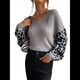 thumbnail image 1 of Suéter Holgado de Punto con Estampado de Leopardo, Larga, Cuello en V y Bloques de Color, Estilo Gótico Clásico e Informal para Mujer. Gris L, 1 of 6