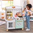 thumbnail image 2 of KidKraft Smoothie Fun Cocina de Juguete de Madera con 22 Accesorios, 2 of 5