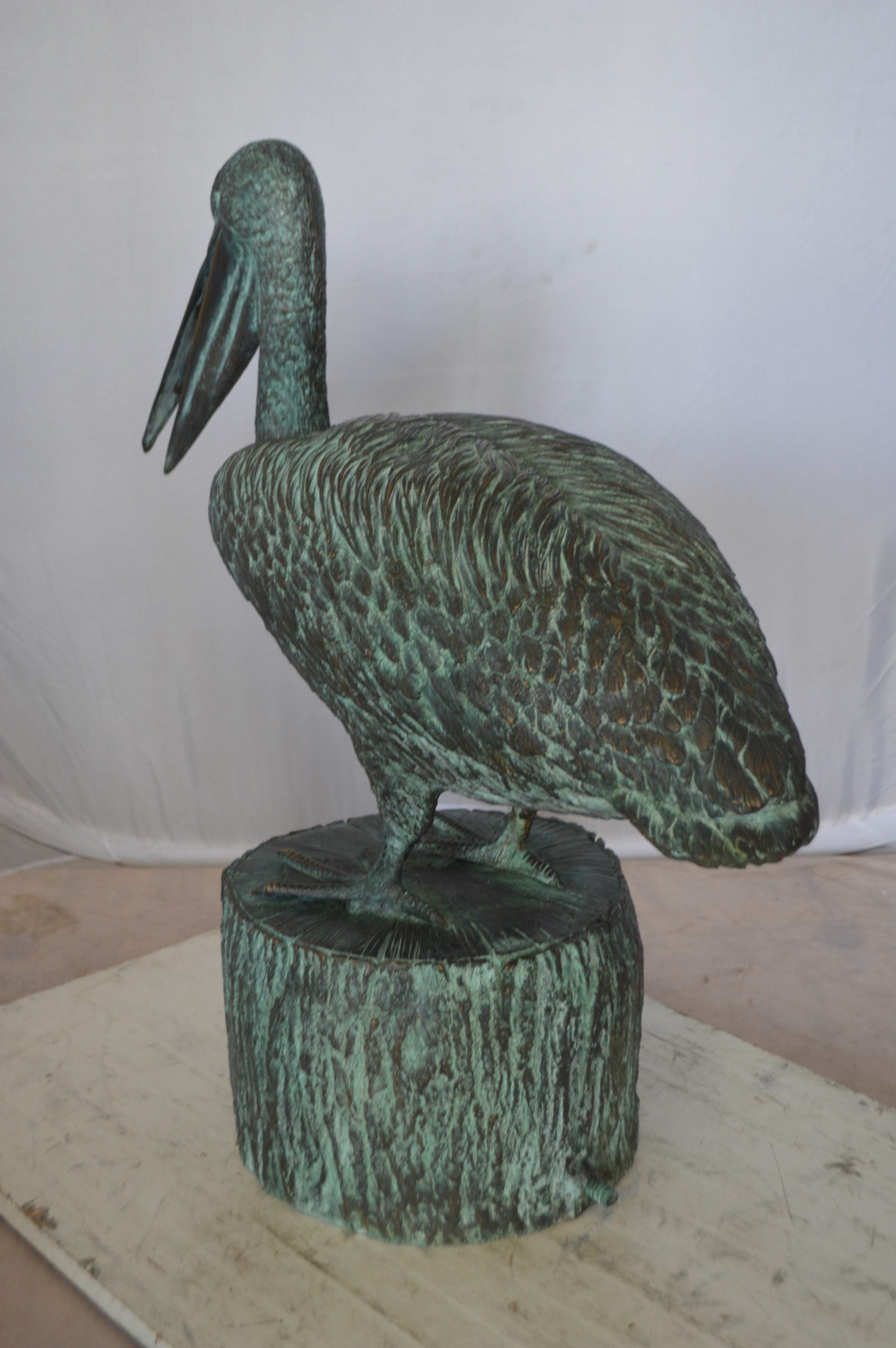 Nifao Pelican on a Tree Stump fountain bronze statue – Garden Outdoor Decor Sculpture, 30"L x 16"W x 46"H