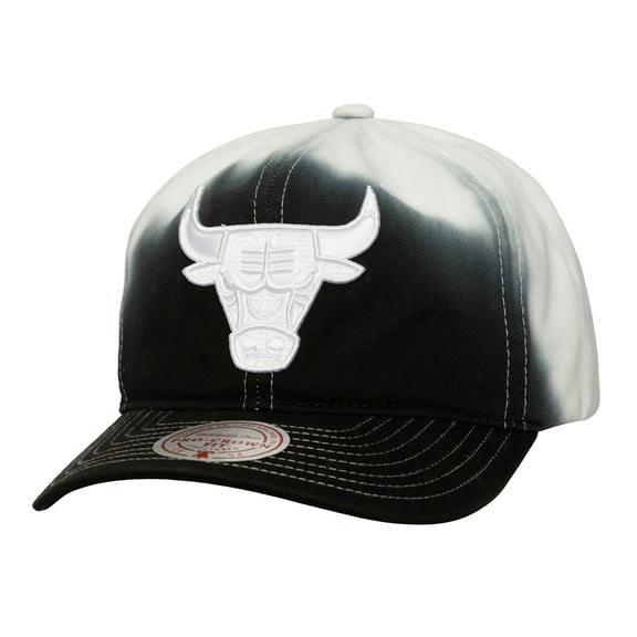 Men's Mitchell & Ness  Black/White Chicago Bulls Dip Dye Pro Crown Adjustable Hat