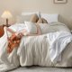 thumbnail image 1 of Juego de edredón Bedsure, tamaño king, reversible, beige, 3 piezas, 1 of 7