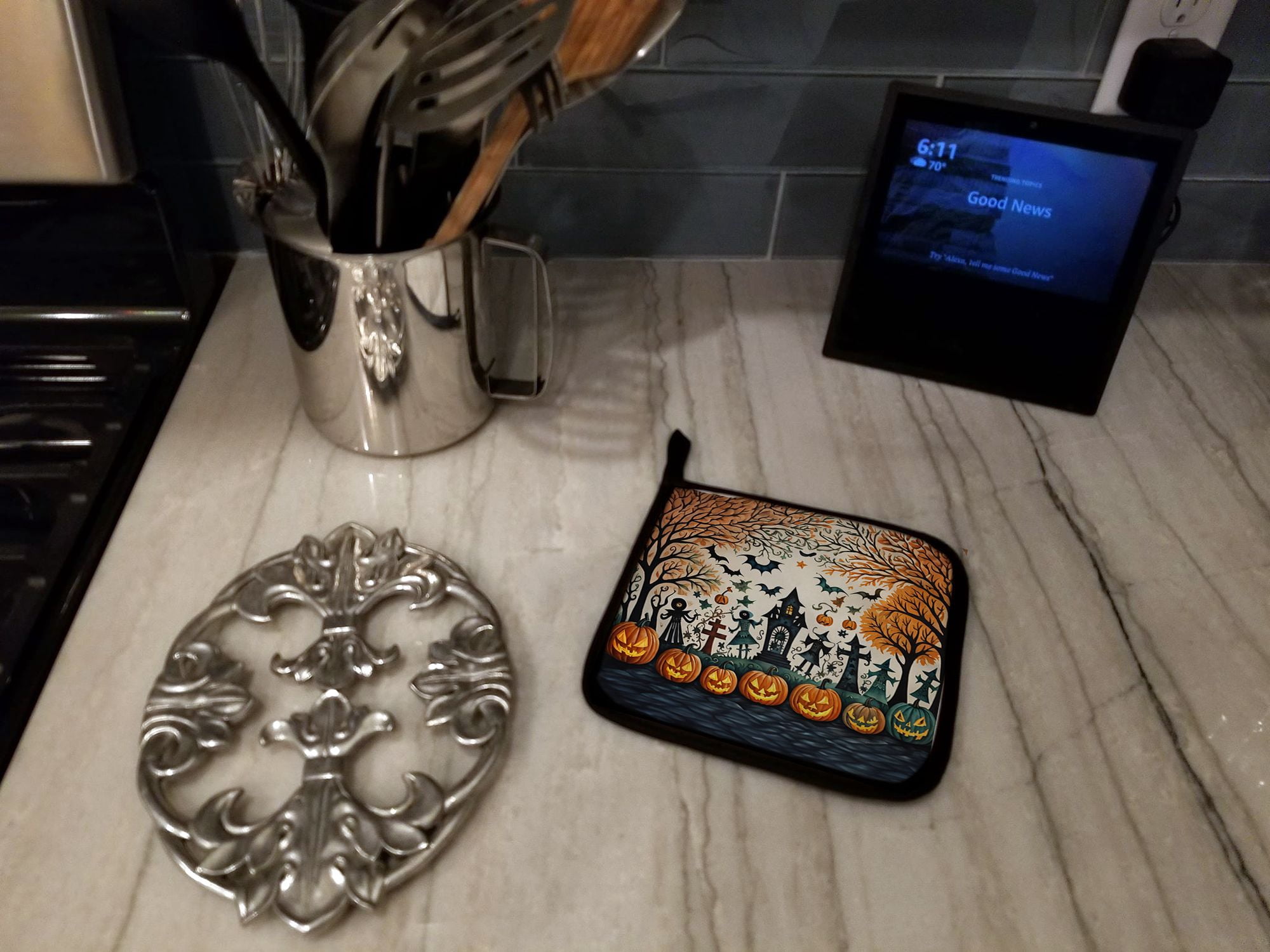 Halloween Pair of Pot Holders 7.5x7.5 Inch Heat Resistant Kitchen Decor