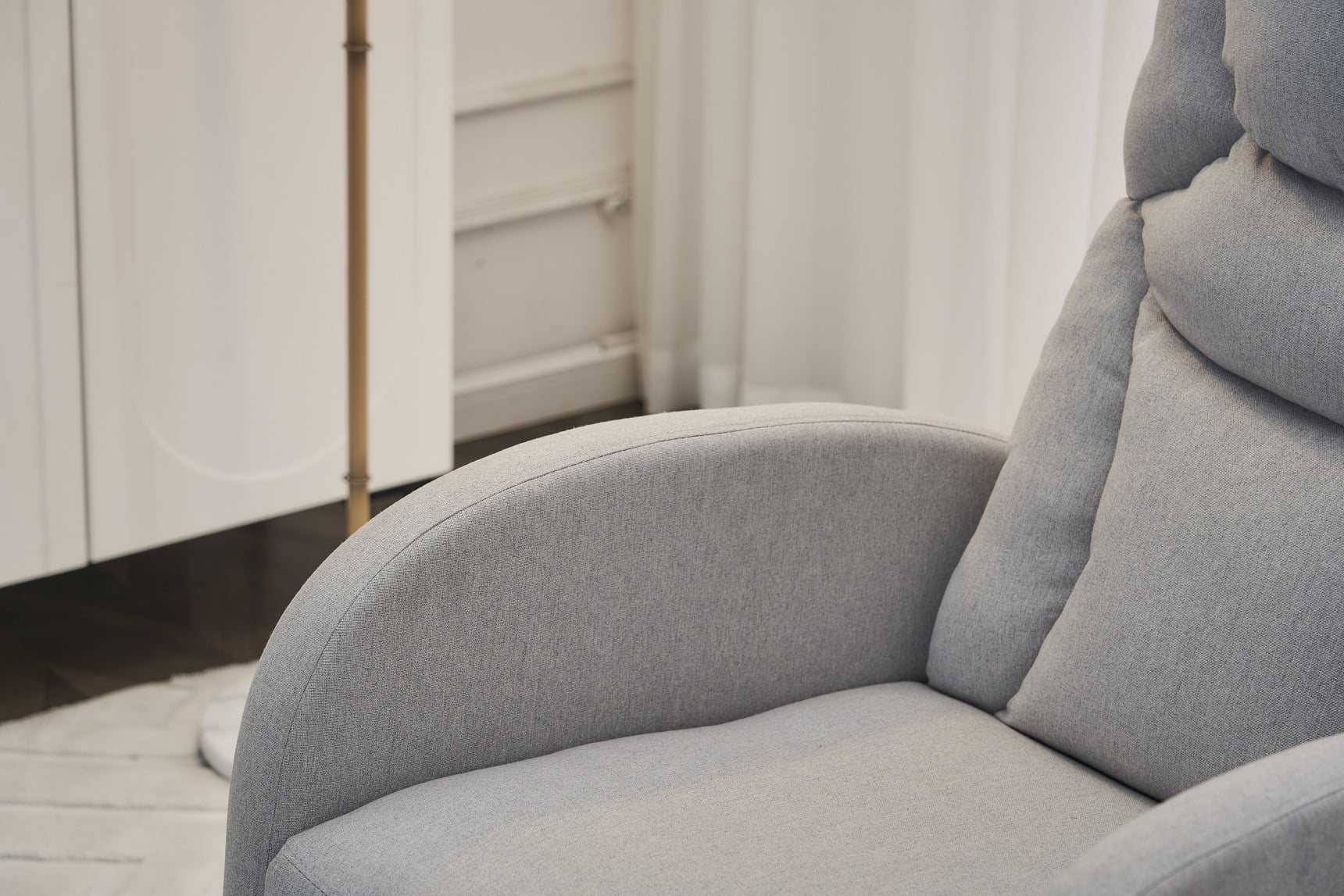 Nursery Rocking Chair with Two Side Pockets & Adjustable Footrest, Cotton Linen Fabric Rocker with High Backrest, Modern Rocking Accent Chair for Living Room, Bedroom, Light Gray