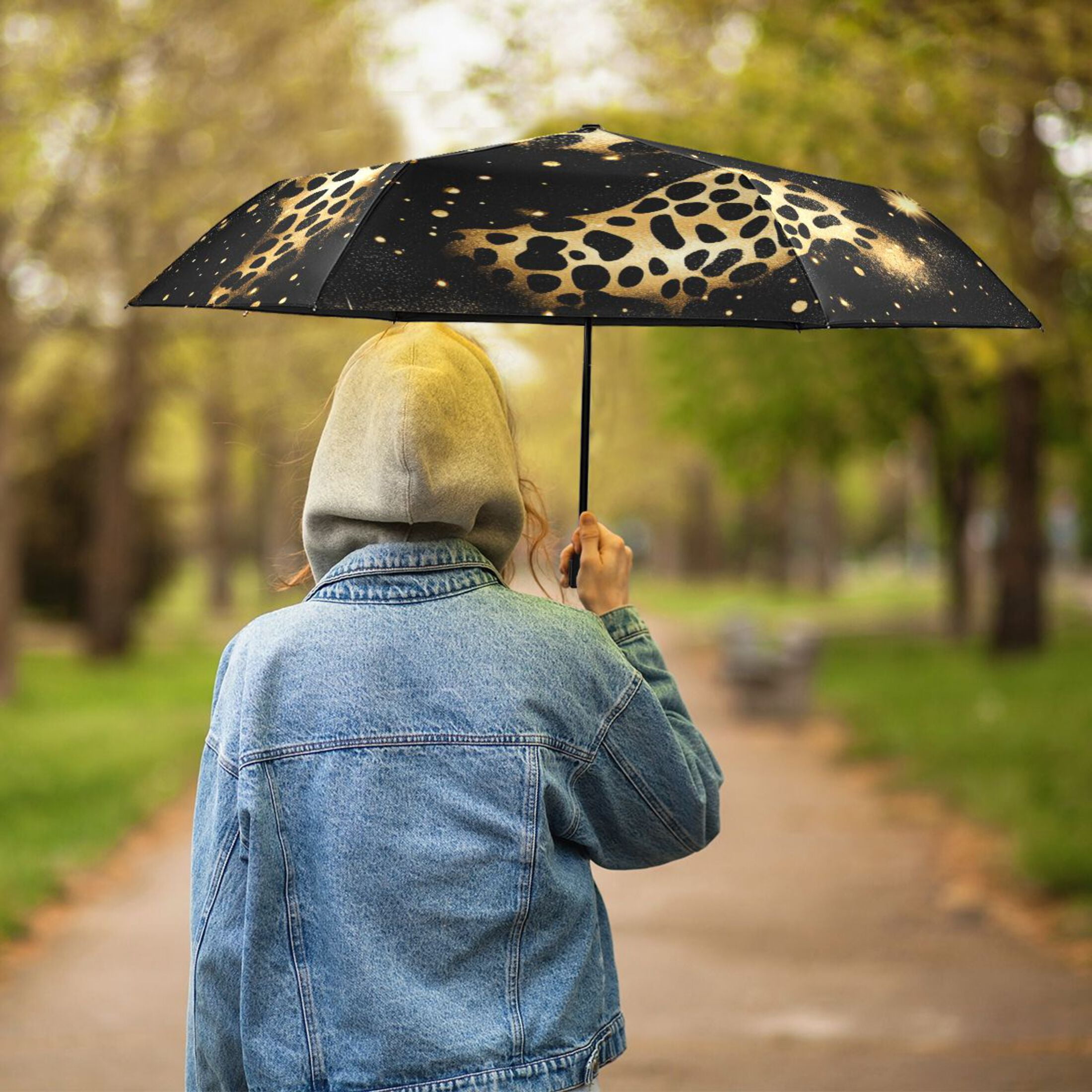 ALAZA Golden Leopard Print UPF 50+ Compact Folding Umbrella for Rain Travel Umbrella Packable