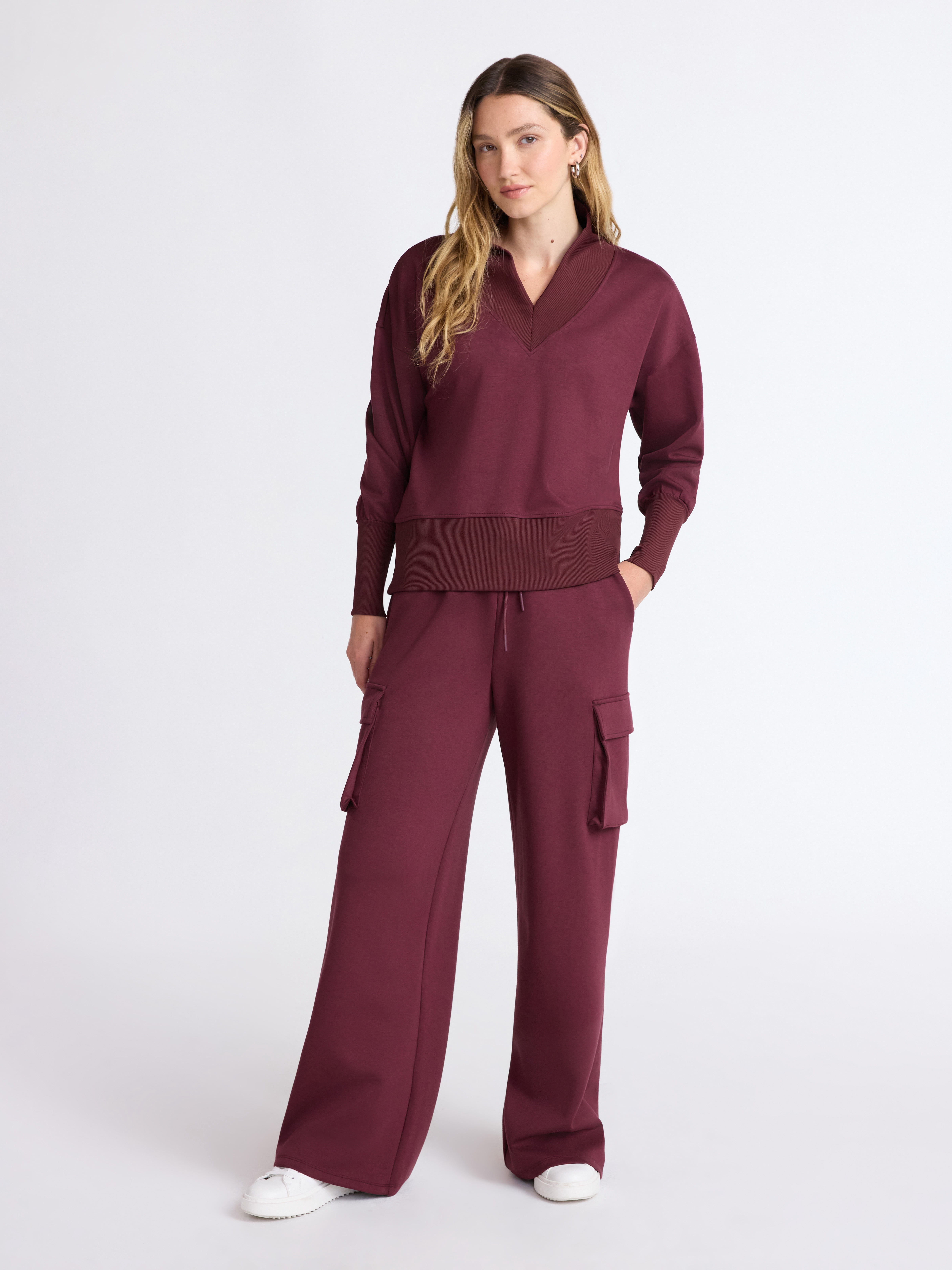 Scoop Women's and Women's Plus New Scubaknit V Neck Sweatshirt, Sizes XS-4X