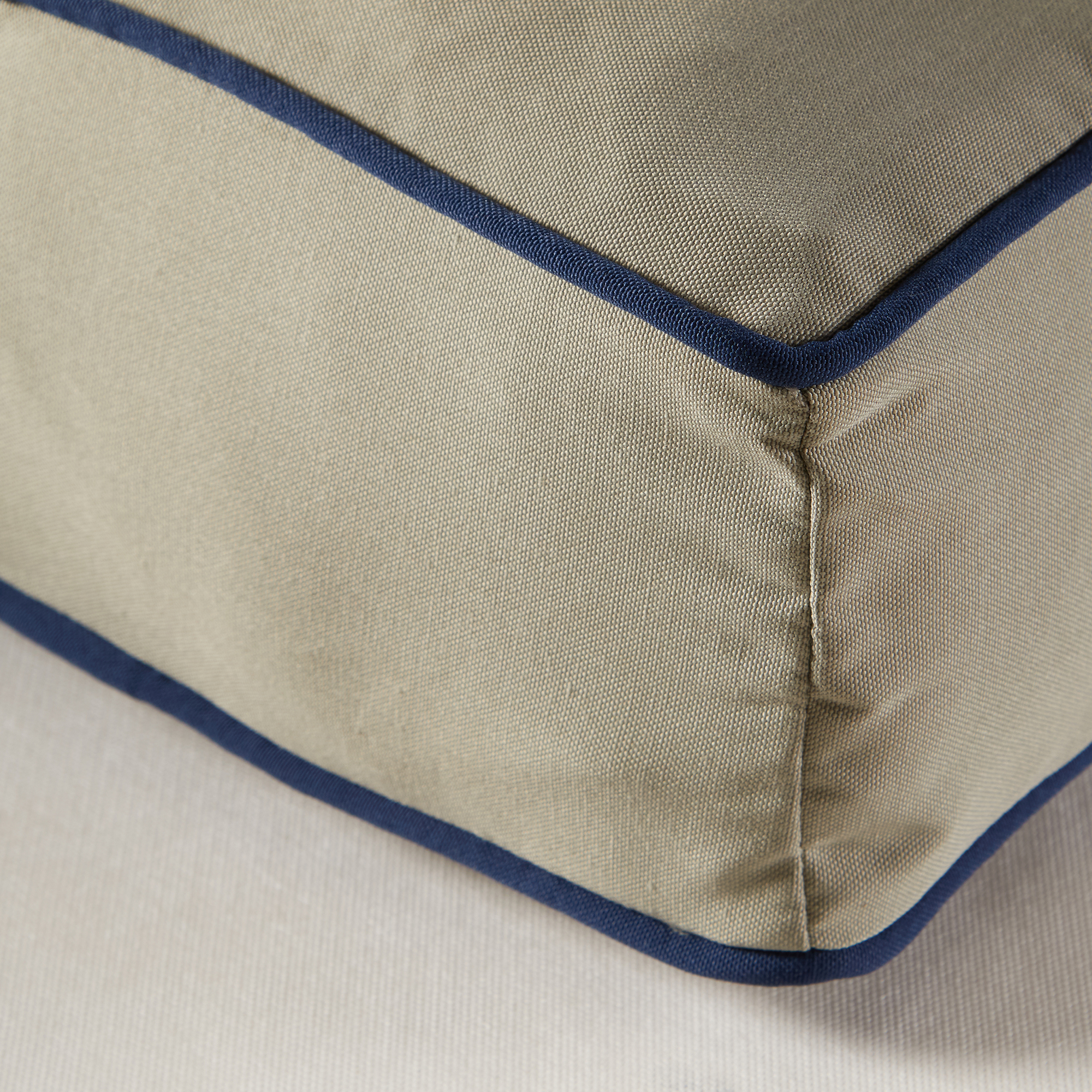 Happy Hounds Casey Indoor/Outdoor Pillow Style Dog Bed, Greystone, Extra Small (24 x 18 in.)