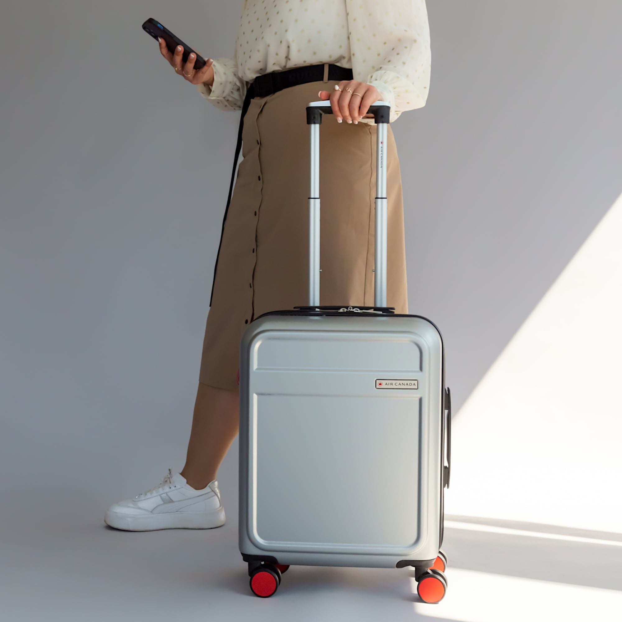 Air Canada Magnum Carry-On Hardside Luggage: 20 Inch Carry On Spinner Suitcase with USB Charger, Carry On Approved Rolling Luggage