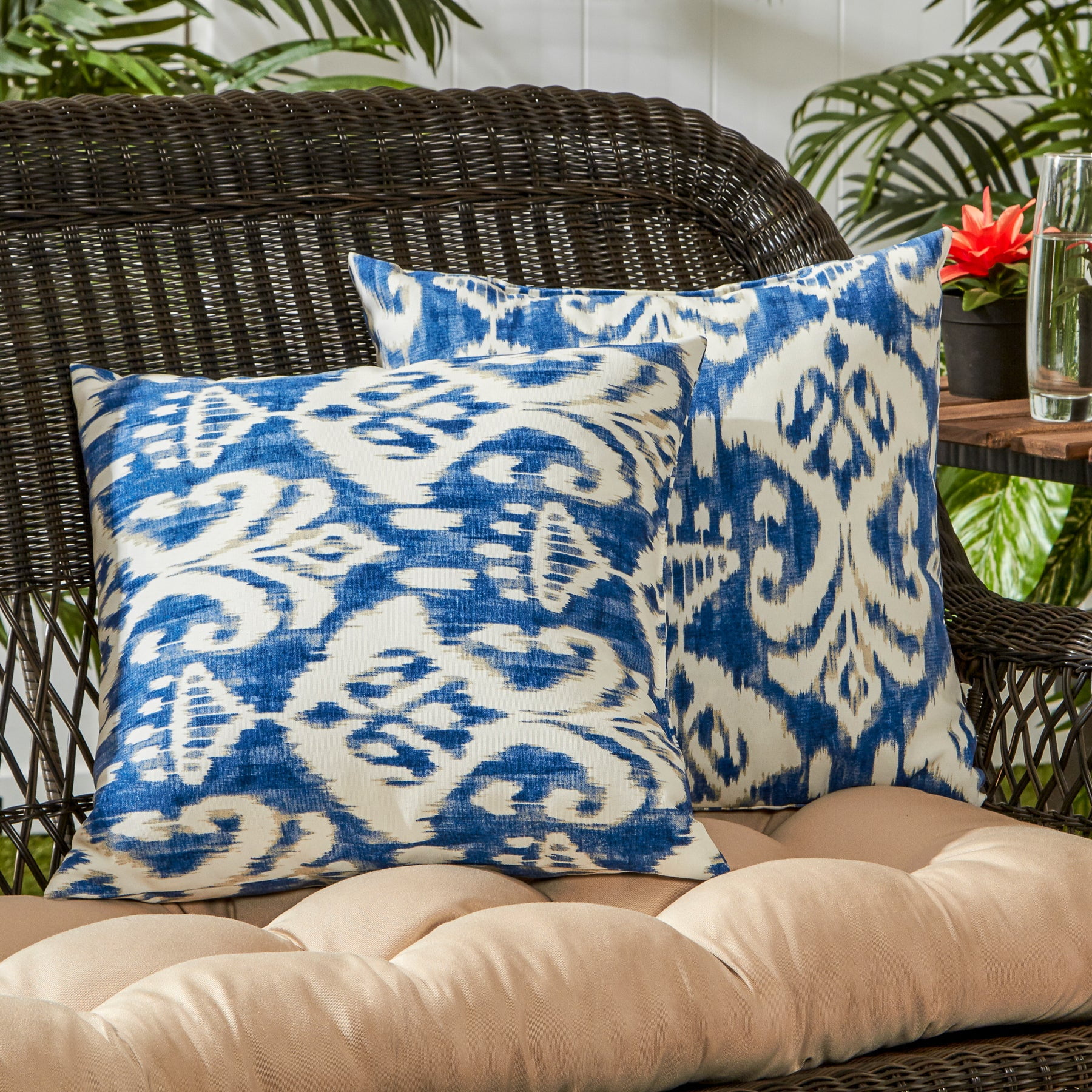 Greendale Home Fashions 17'' x 17'' Reversible Outdoor Throw Pillow, Set of 2, Azule