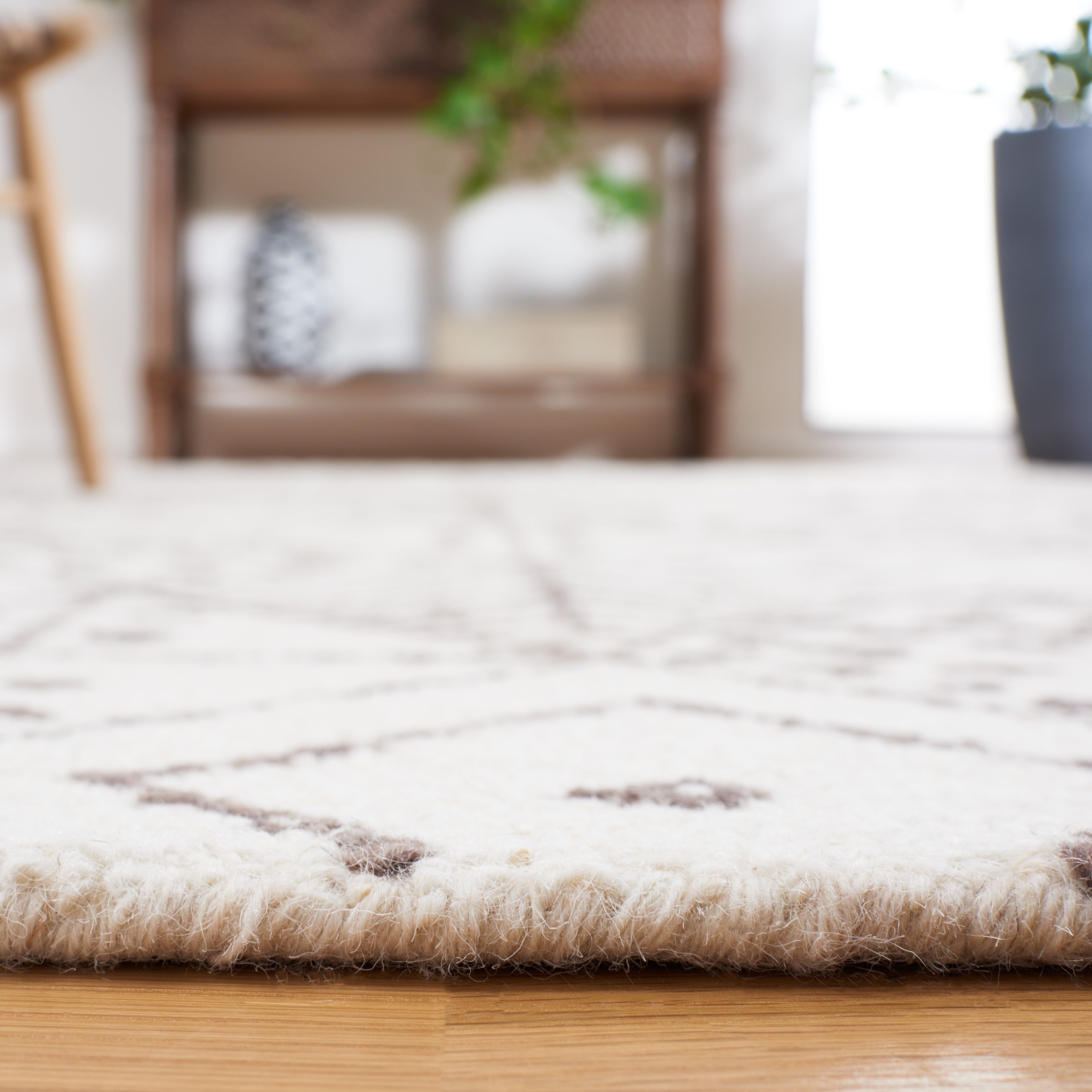 SAFAVIEH Casablanca Santana Diamond Area Rug, Ivory/Brown, 5' x 8'