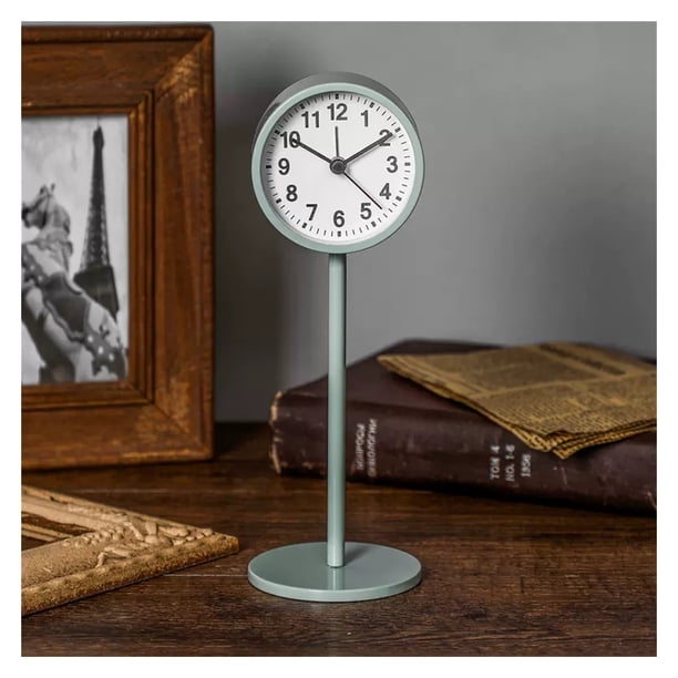 Reloj de mesa pequeño y moderno, de metal, silencioso, sin tictac, estilo nórdico, digital, reloj despertador con pilas for dormitorio, sala de estar, cocina, decoración interior