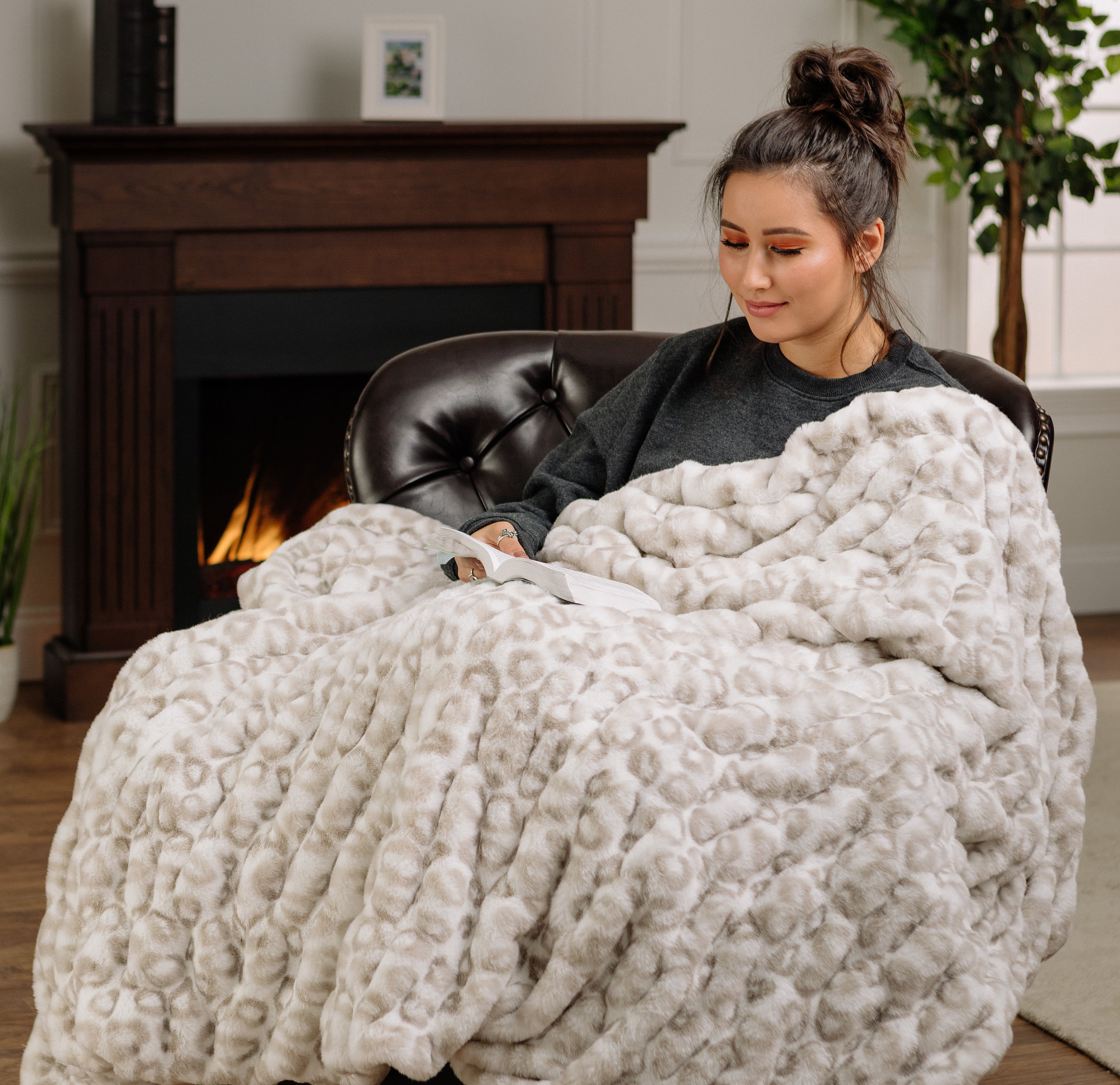 Chanasya Ruched Royal Faux Fur Throw Blanket - Fuzzy Plush Elegant 