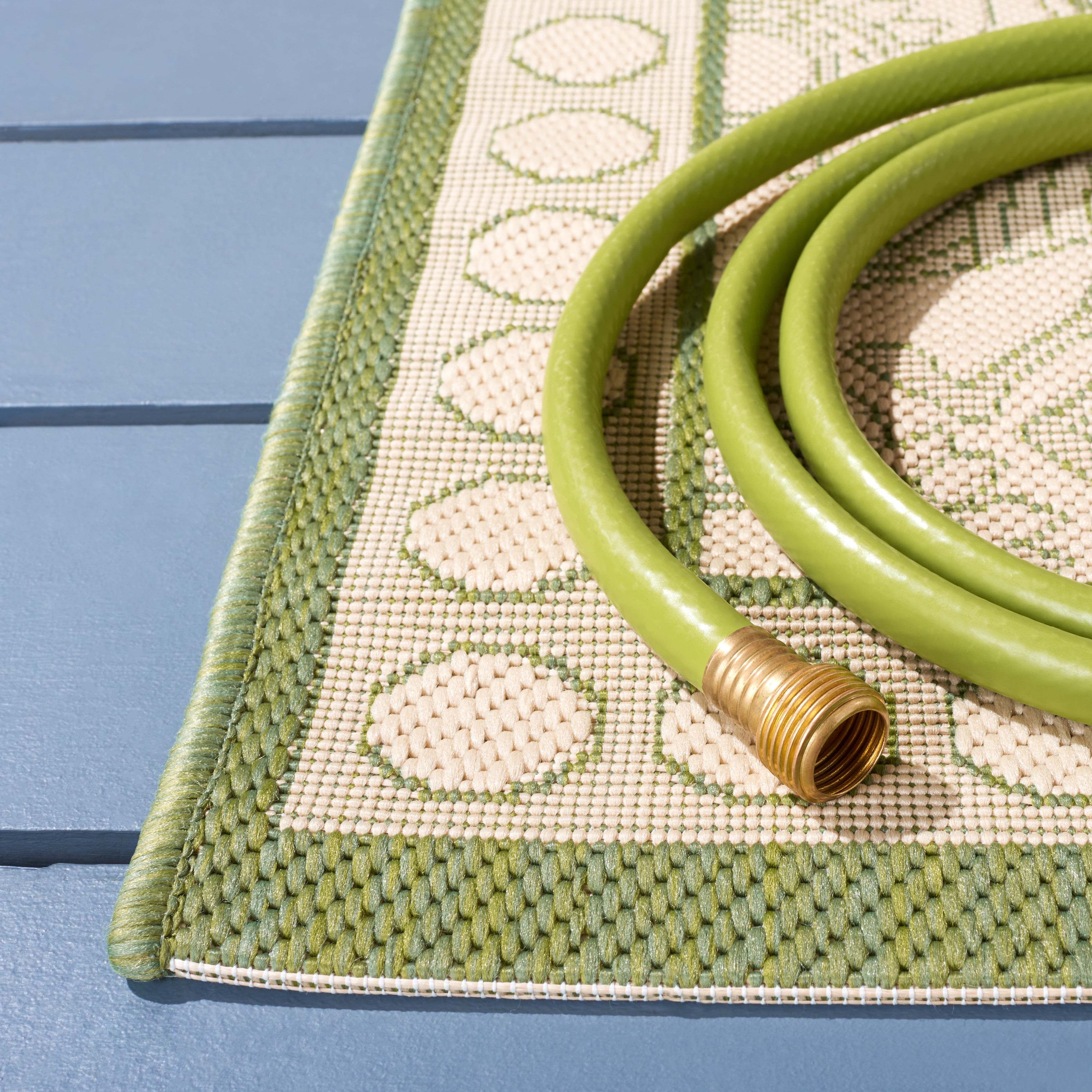 Safavieh Courtyard Cooper Botanical Indoor/Outdoor Area Rug, Natural/Olive, 5'3" x 7'7"