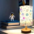 thumbnail image 1 of Lámpara de mesa infantil astronauta GFTDNS con base de madera y LED USB, 1 of 7