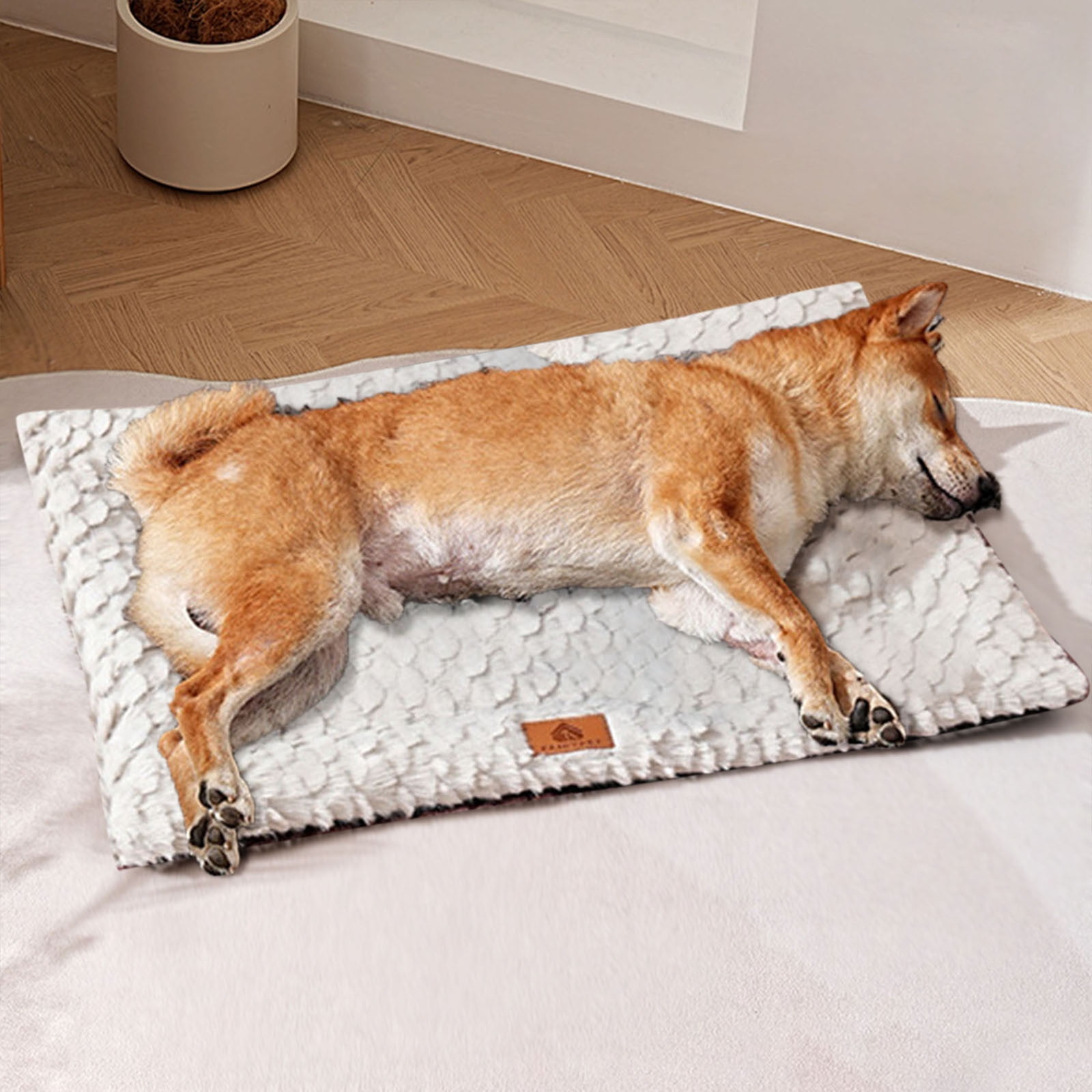 Self Heating Pet Pad Thermal Dog Crate Bed Mat Washable Warming Kennel Pad for Indoor Outdoor Use Comfortable Winter Warmth