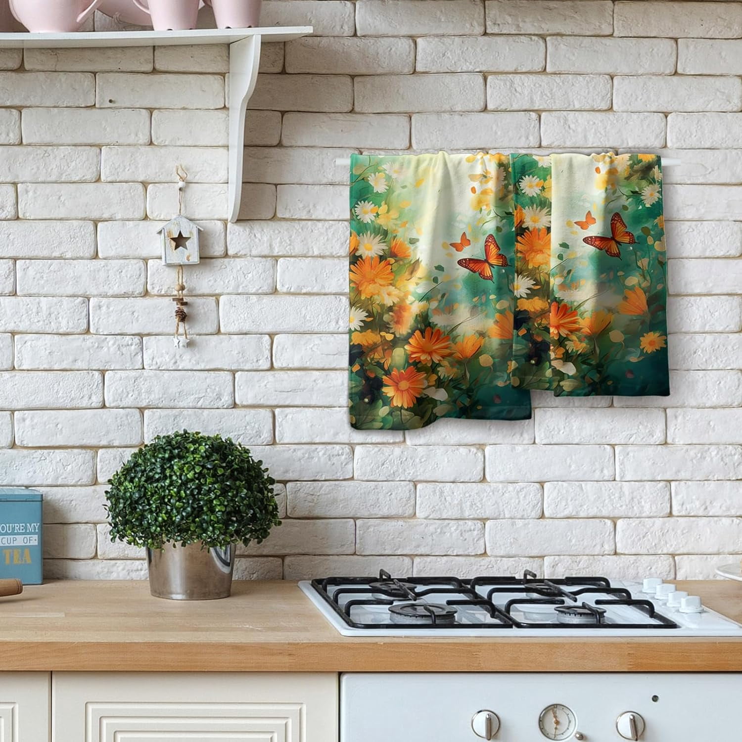 Butterfly Flower Hand Towel - Face Towels Set of 2 Floral Kitchen Tea Towels Butterflies Flowers Fingertip Towel for Bathroom Hotel Spa Decor Gift