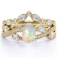 thumbnail image 1 of JeenMata Anillo de Bodas con Bisel en Forma de Chevron, Pavé Infinito de Canal de Moissanita y Ópalo Welo Ovalado de 1,75 Quilates, Engastado en Oro Amarillo de 18 K sobre Plata, 1 of 6