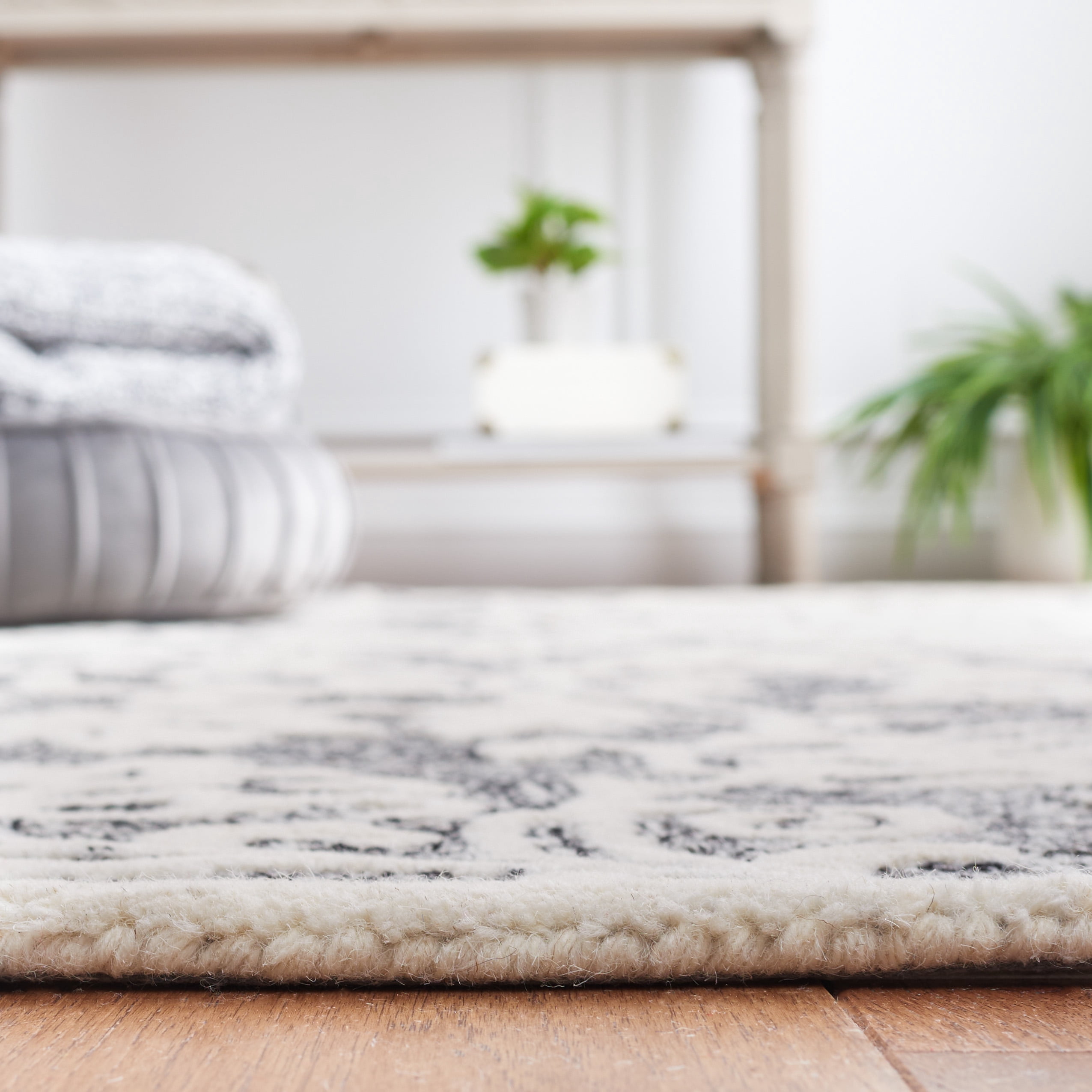 SAFAVIEH Martha Stewart Metro Floral Area Rug, Black/Ivory, 8' x 10'