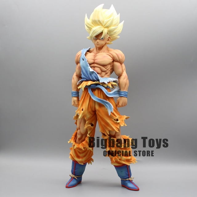 figura de dragon ball z de 43cm, son goku, super saiyan, estatua gk — figura PVC frontal de 43 cm con cabello rubio Super Saiyan erizado, torso musculoso con definición visible, gi naranja rasgado con paño azul y cinturón amarillo, botas azules; fondo gris neutro de estudio, adecuada para exhibición en vitrinas o colecciones.