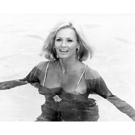 Angie Dickinson takes in a dip in pool 1978 Pearl mini series Poster 16x20 inch