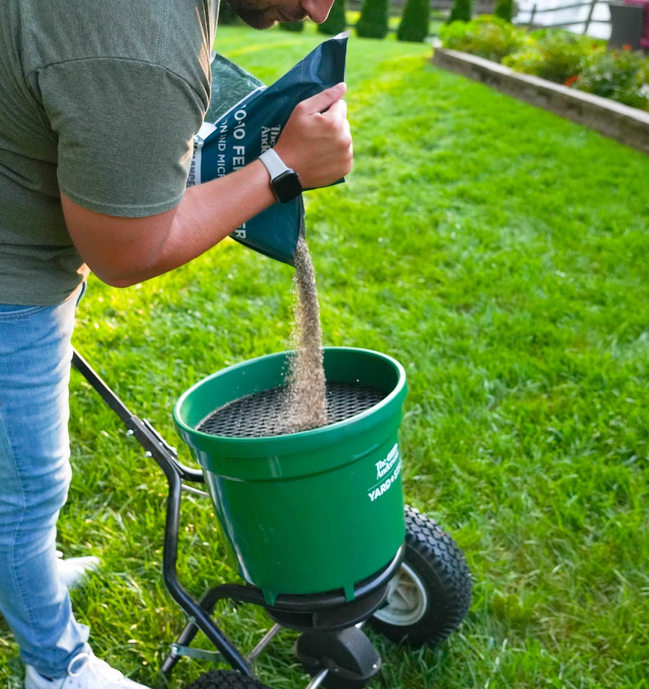 The Andersons PGF Balanced 10-10-10 Fertilizer with Micronutrients and 2% Iron (5,000 sq ft)