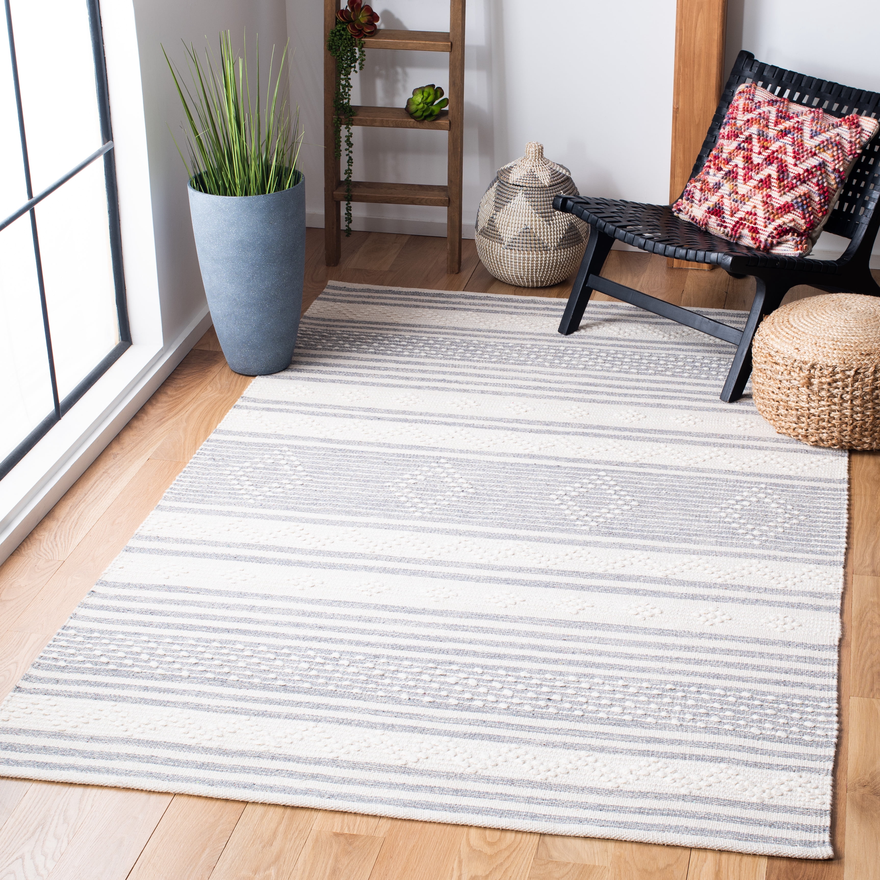 SAFAVIEH Striped Kilim Fergal Striped Area Rug, Silver/Ivory, 6' x 9'