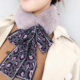 thumbnail image 2 of Bufanda de cuello de invierno para mujer Soledad Peluche Gris, 2 of 5