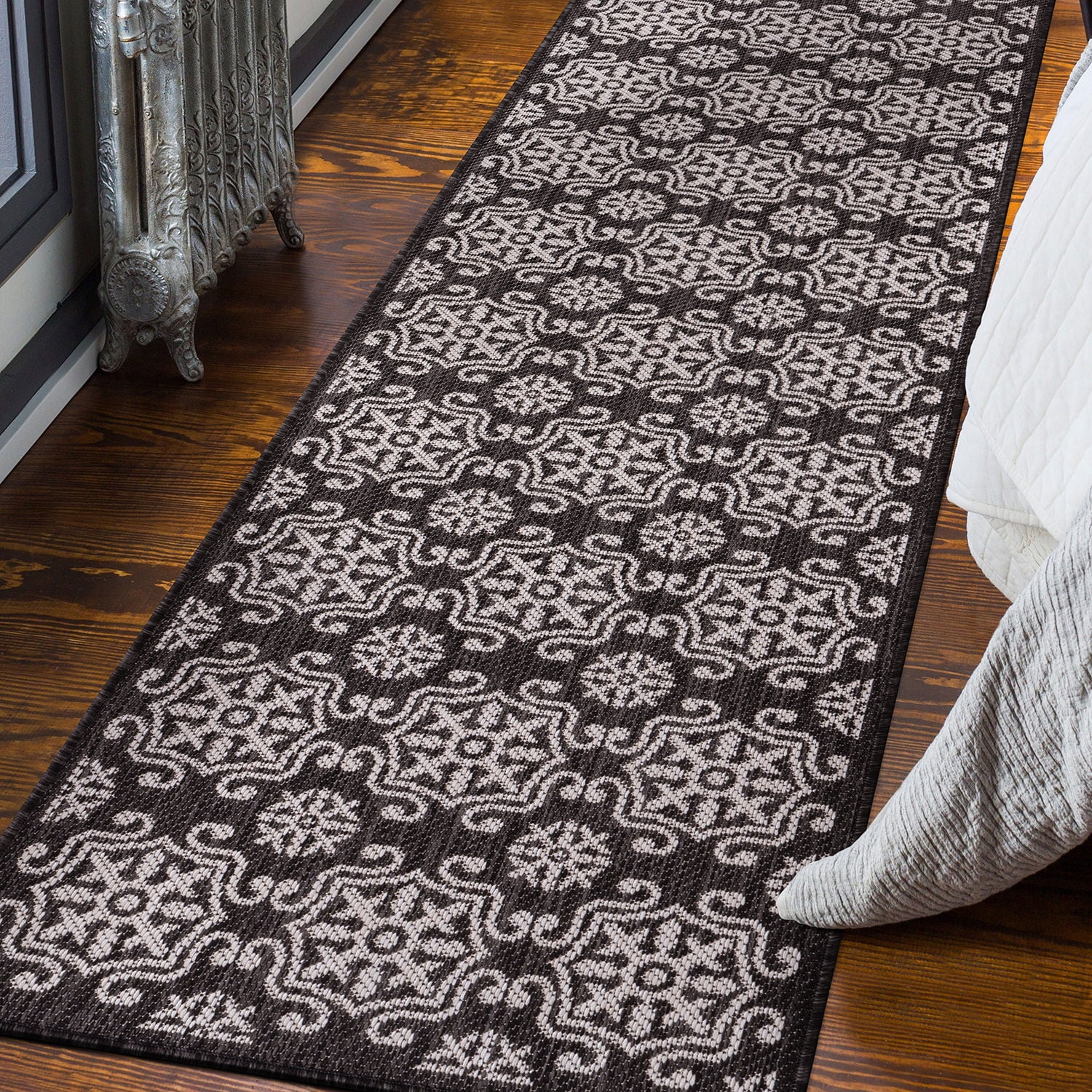 World Rug Gallery Transitional Geometric Textured Flat Weave Indoor/Outdoor Area Rug - BLACK 2'x7'