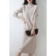 thumbnail image 1 of Falda larga de estilo elegante para viajeros, otoño e invierno, de color sólido, tejido con hilo, cuello alto medio, vestido de punto suave intelectual, 1 of 4