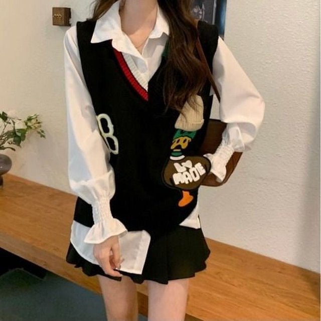Camiseta sin mangas de punto con dibujos animados para mujer, edición coreana, suéter holgado con cuello en V, camiseta sin mangas de moda irregular