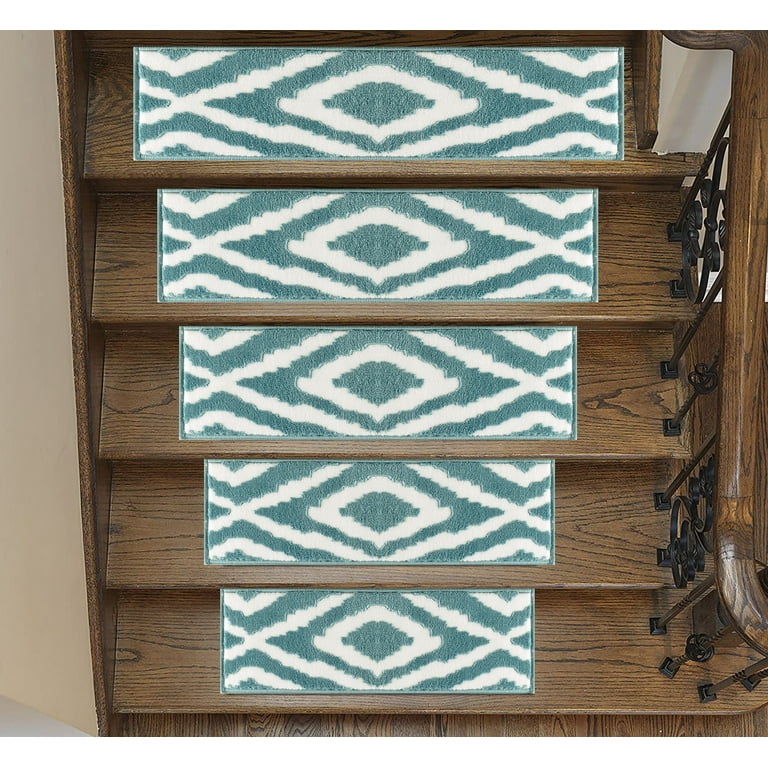 The Sofia Rugs Non-Slip Carpets (Set of 5) for Wood Stairs Shag White  Indoor Geometric Machine Washable Stair Tread Rug in the Rugs department at