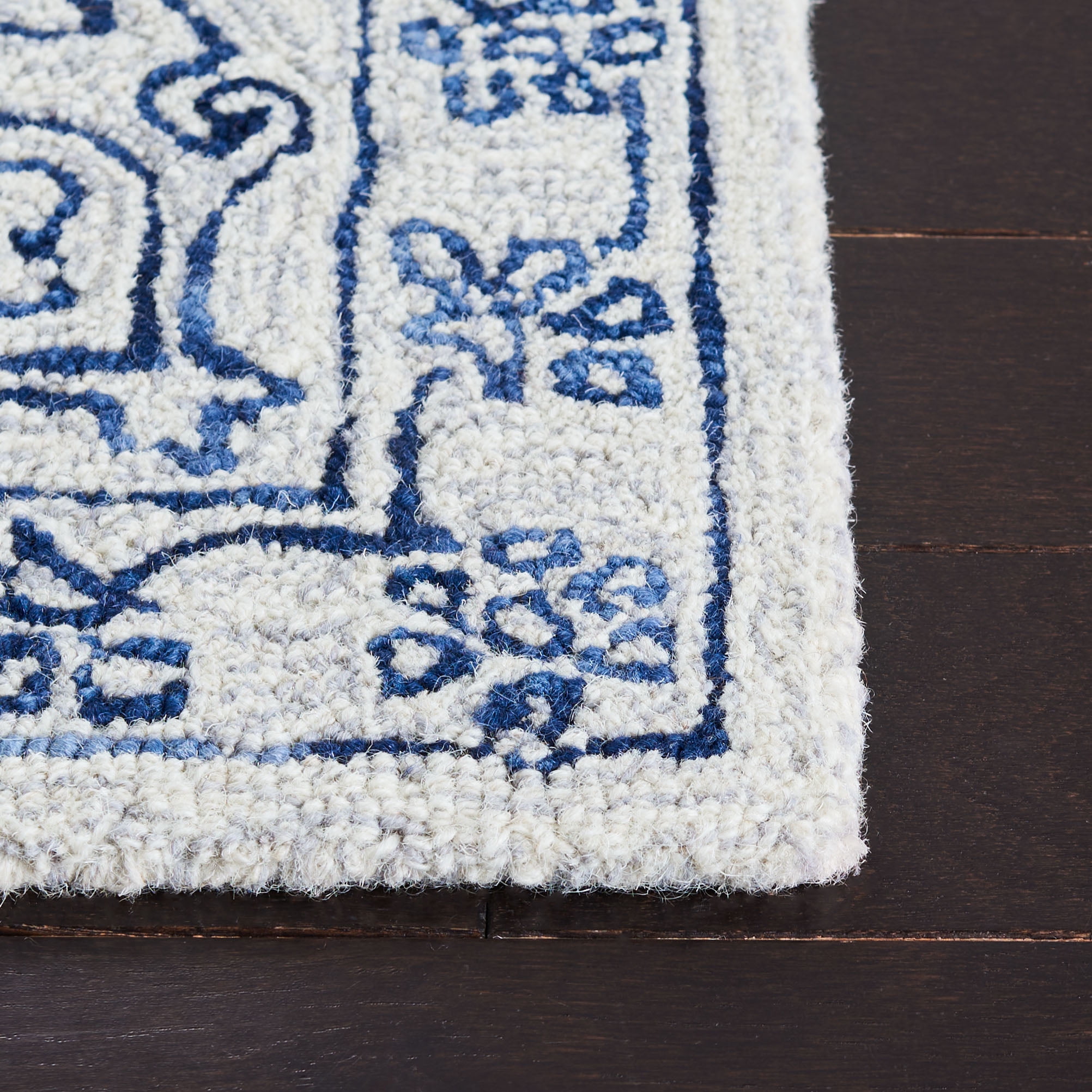 SAFAVIEH Micro-Loop Leann Medallion Wool Runner Rug, Ivory/Blue, 2'3" x 9'