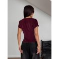 thumbnail image 2 of Blusa Corta Con Botones Y Cinturón Estilo Urbano Burdeos, 2 of 30