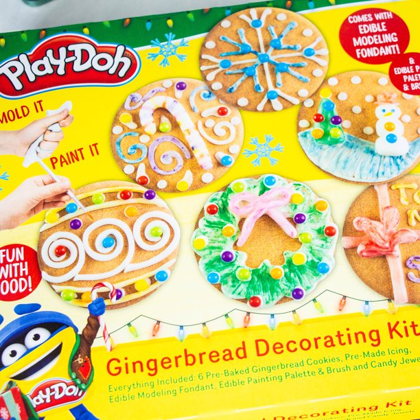 Play-Doh Holiday Christmas Gingerbread Cookies Decorating Kit