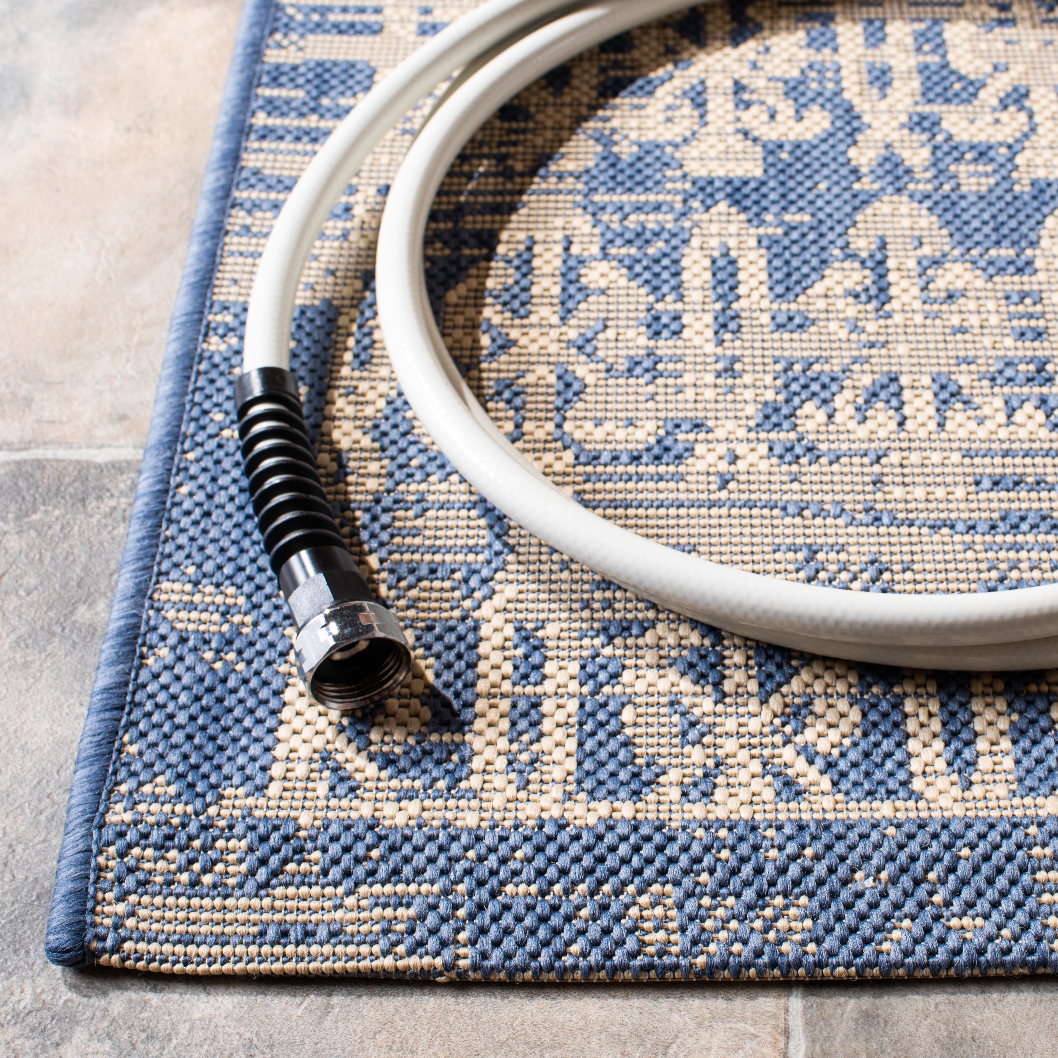 SAFAVIEH Courtyard Tangier Medallion Indoor/Outdoor Area Rug, Beige/Blue, 5'3" x 7'7"