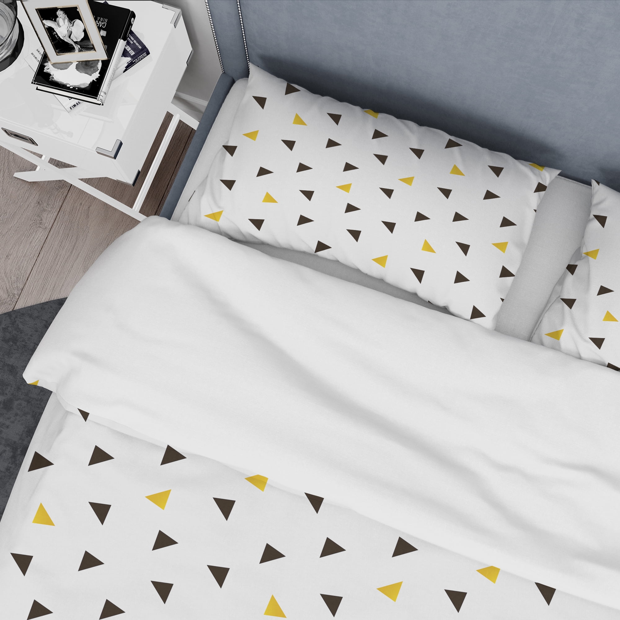 Designart 'Trendy Black And Gold Triangular Pattern' Mid-Century Modern Duvet Cover Set