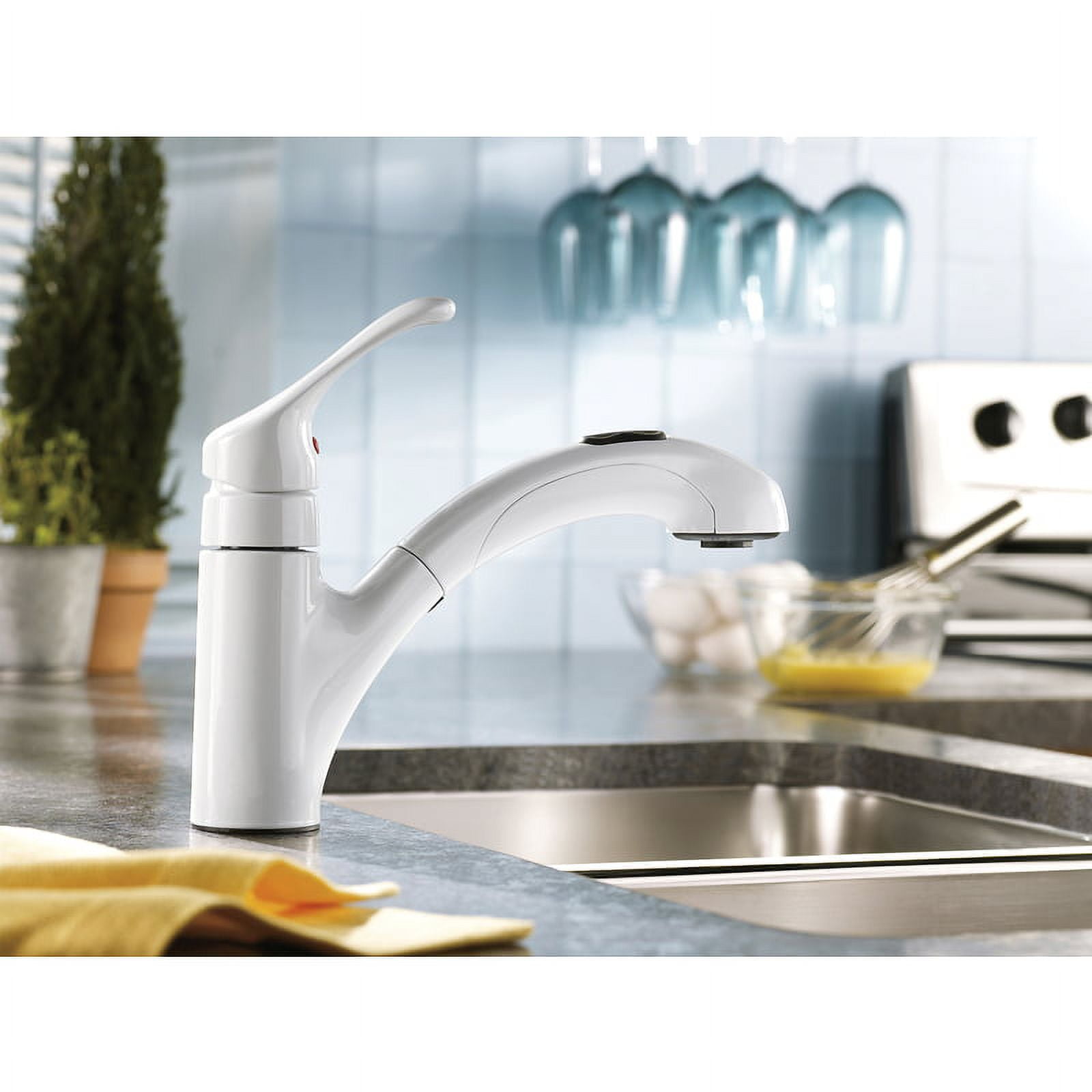 Moen Renzo One Handle Chrome Pull Out Kitchen Faucet