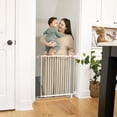 thumbnail image 5 of Summer by Ingenuity The Stairway Serie 42W Puerta de seguridad para mascotas y bebés, 28"-42" de ancho, 28" de alto, para escaleras o pasillos - Metal blanco, 5 of 5